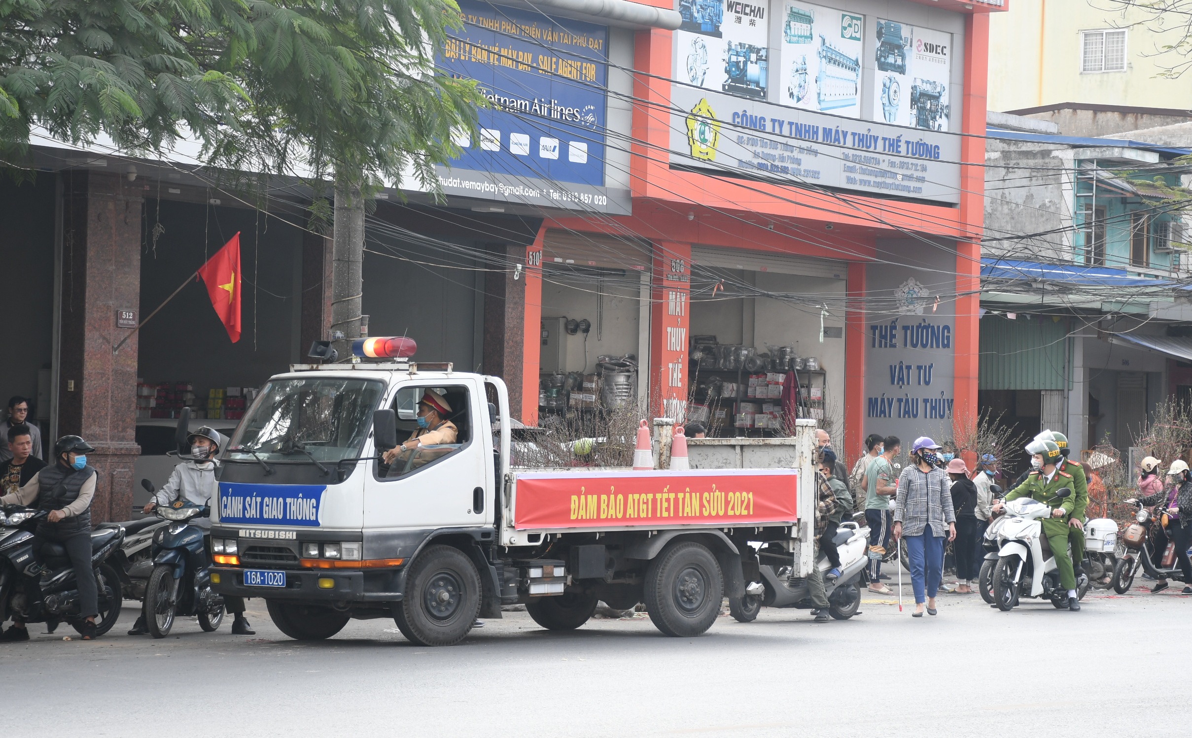 Đội CSGT-TT Công an huyện An Dương tích cực đảm trật tự an toàn giao thông dịp Tết Nguyên đán Tân Sửu 2021